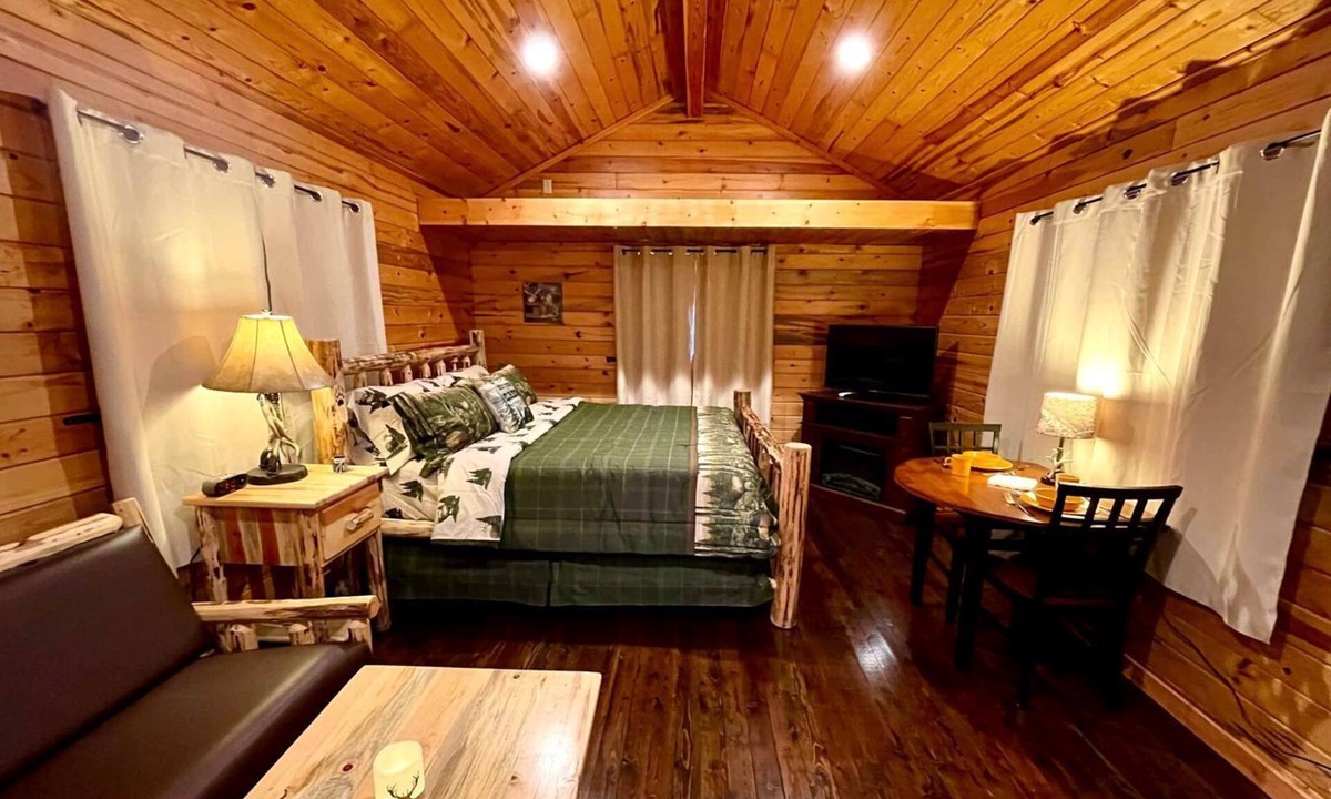 Thompson Falls Cabin | Pet-Friendly Cabin Rental for Two along River near Thompson Falls, Montana