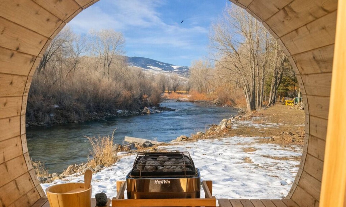 Dubois Cabin | Pet-Friendly Cabin - Queen Beds, Hot Tub, Free Parking & Scenic River Setting