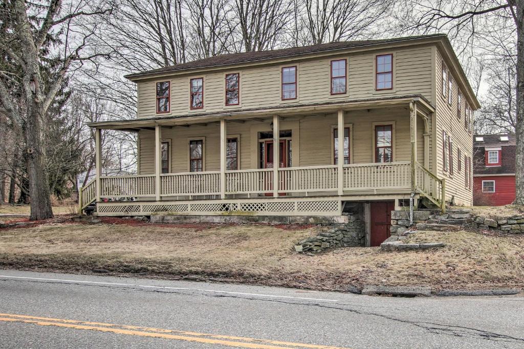 Poquetanuck House | Pet-Friendly Historic Preston Home Near Casinos!