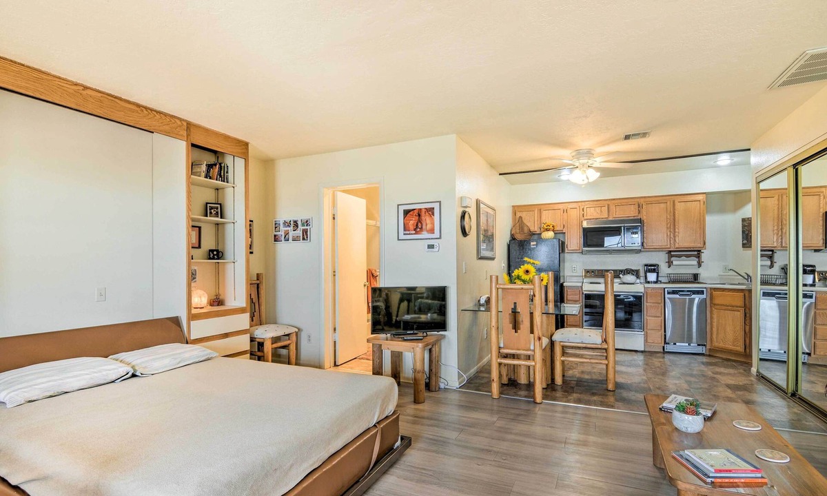 Greenehaven Apartment | Pet-Friendly Page Studio: 4 Mi to Lake Powell