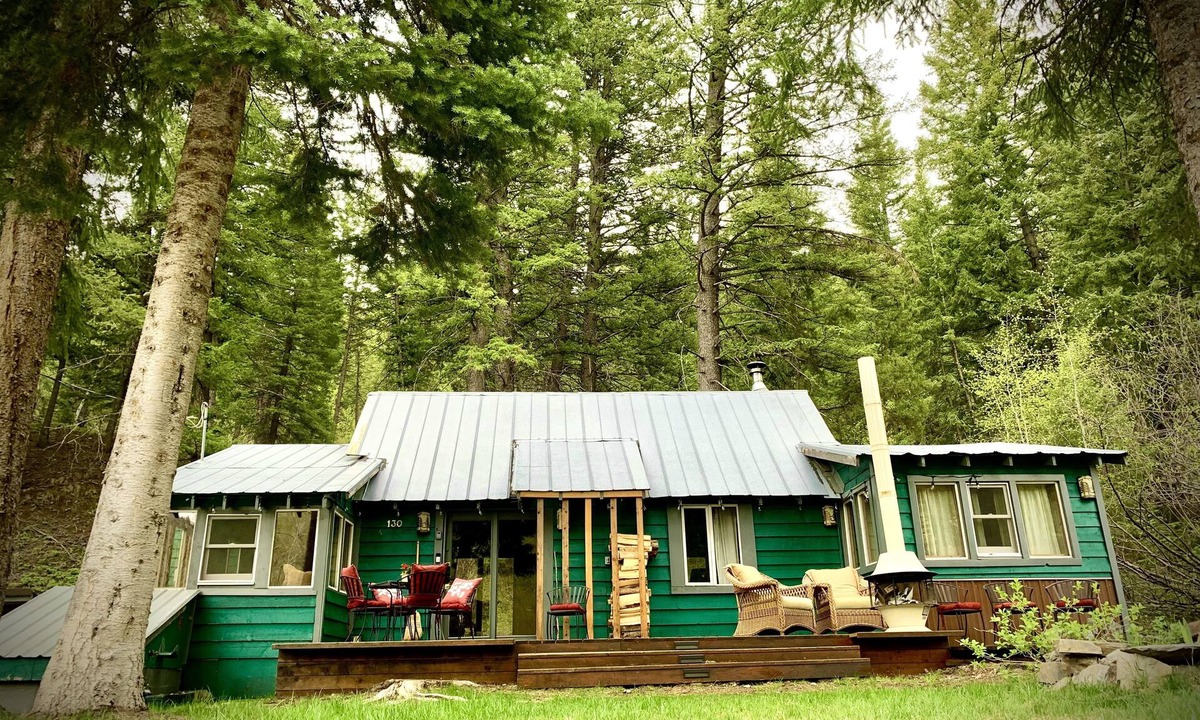 Sun Valley Cabin | Pet Friendly Quiet Cabin with Privacy, Hot Tub, and Backcountry Access.