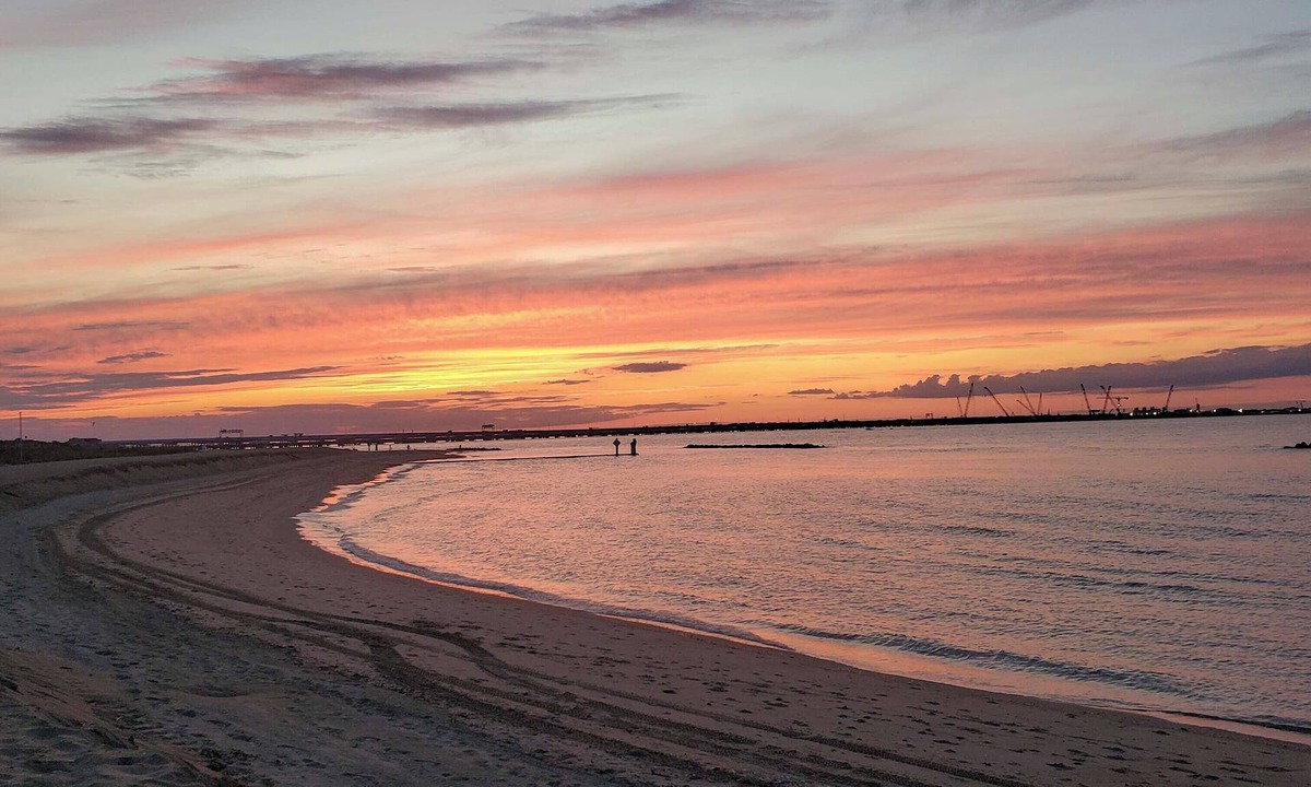 Willoughby Spit House | Pets Welcome: Beachfront Family Retreat in Norfolk