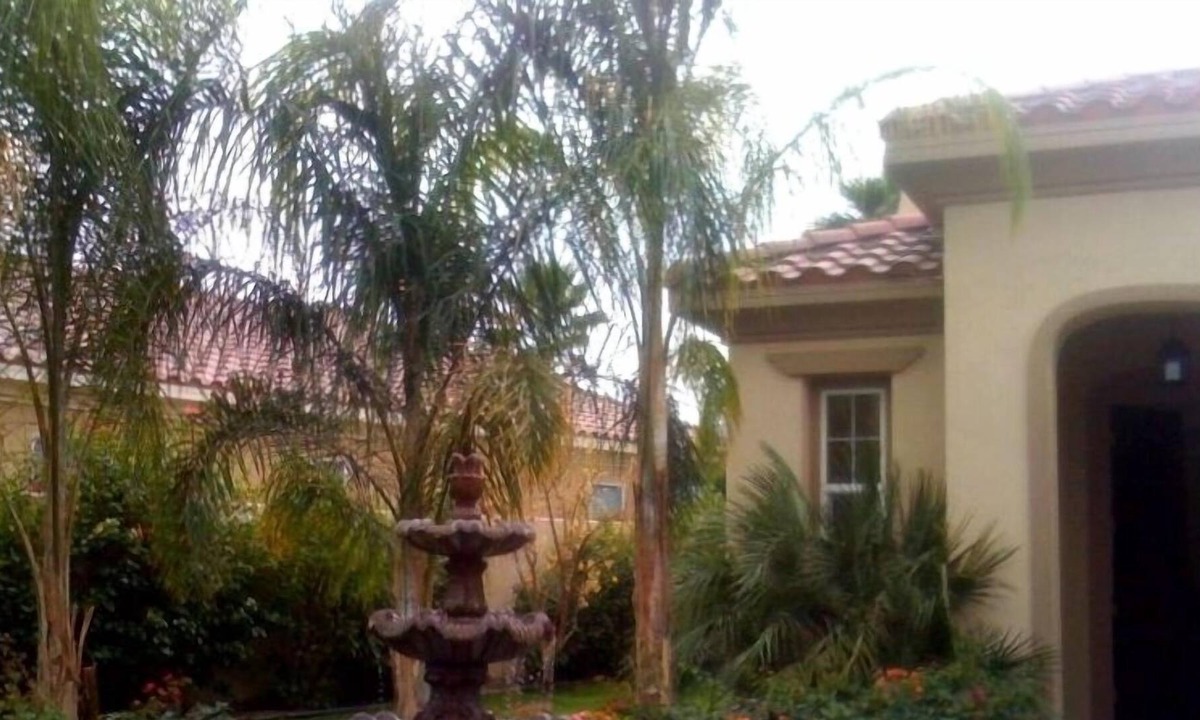 La Quinta House | PGA West~Luxurious Private Home on golf course with pool & mountain views!