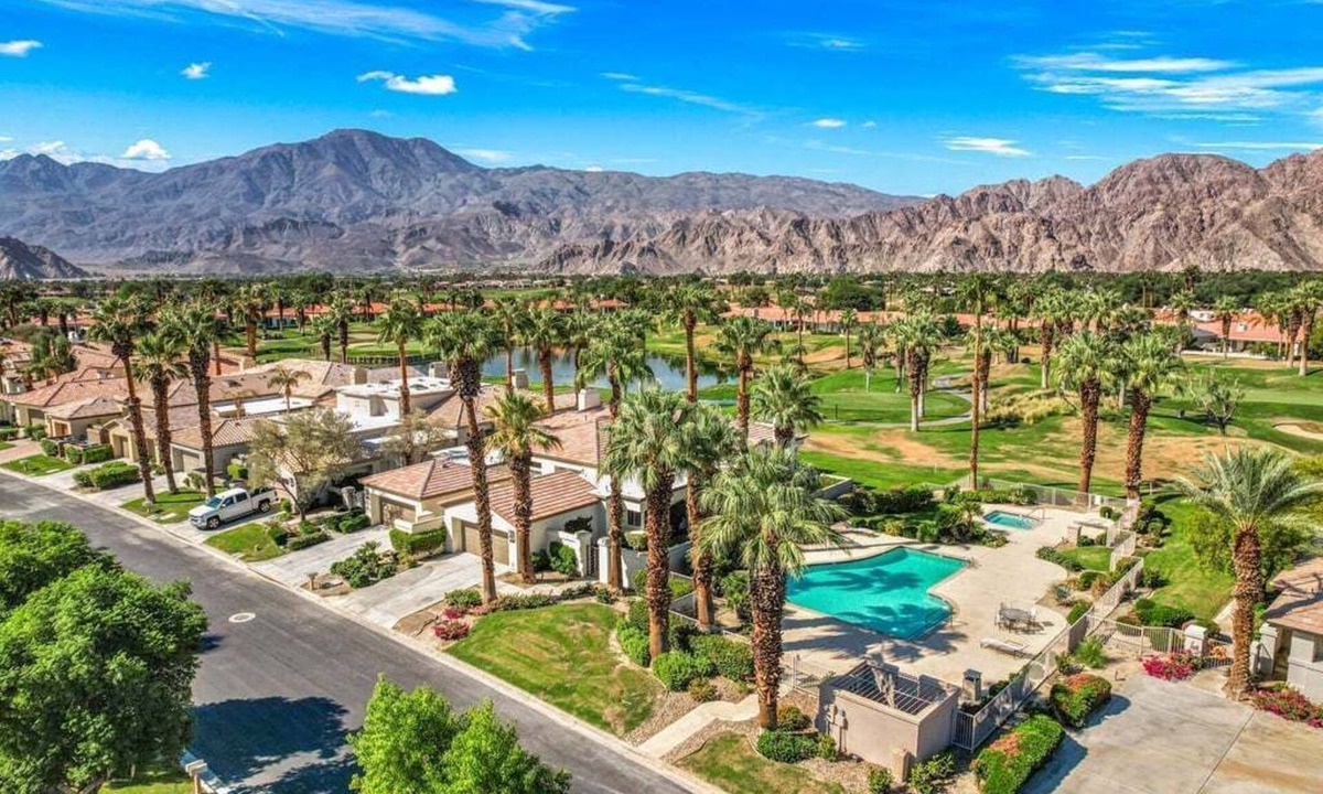 La Quinta Condo | PGA West | Panoramic Golf Course & Mountain Views | Pet-Friendly Gated Courtyard