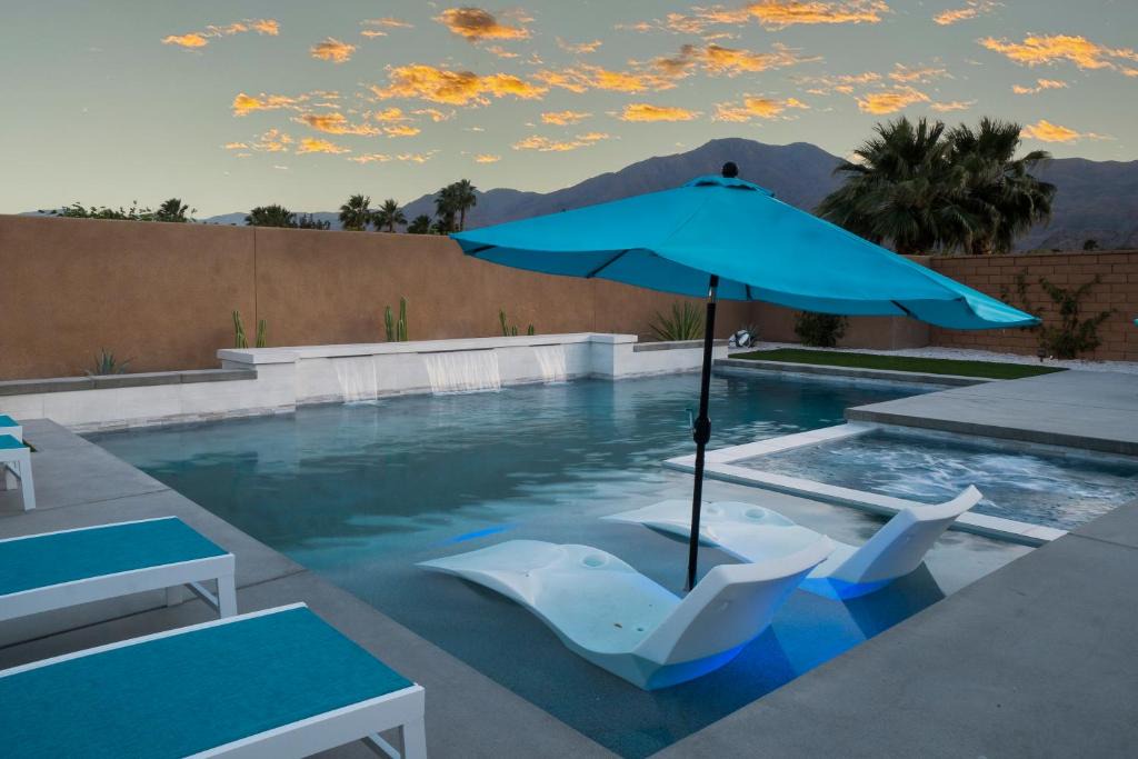 La Quinta Villa | PGA West (STADIUM course!)WALK to ERNIES!Brand new