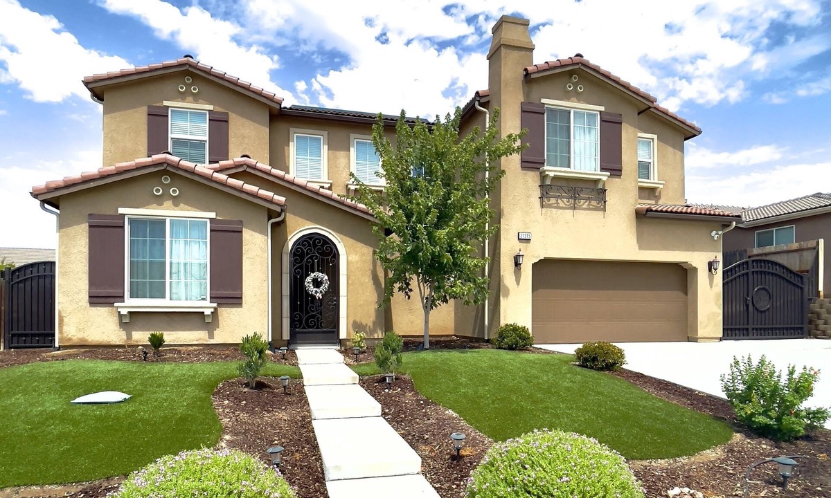 Friant House | Philía Lake House - Casino, Golf Course & Trails