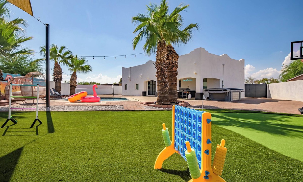 Maryvale Villa | Phoenix Villa - Private Resort Style backyard, Pool, Volleyball, Putting Green