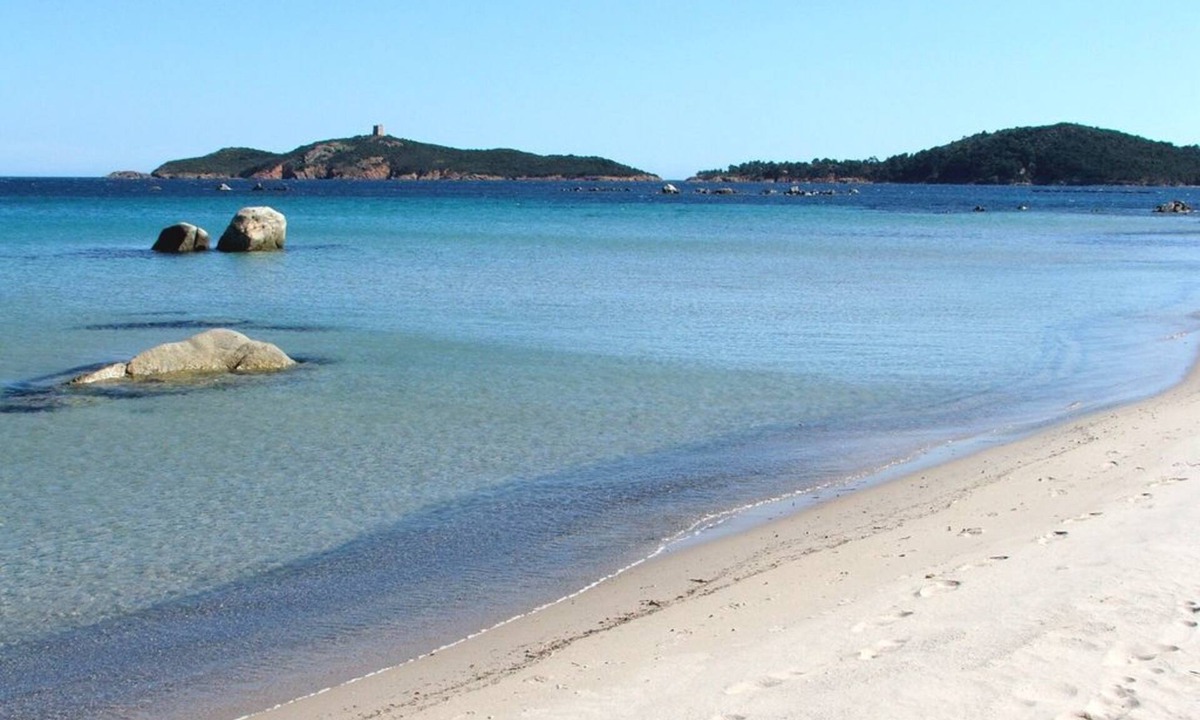 Pinarellu Apartment | PINARELLO, near PORTO VECCHIO, air-conditioned, garden, swimming pool, beach 500 meters.