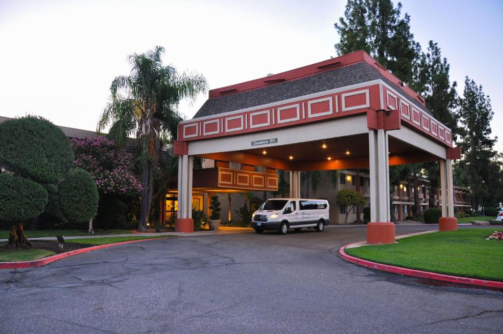 Raisin Hotel | Piccadilly Inn Airport