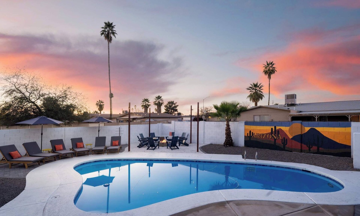 Glendale House | Piece of Paradise Pool, Games, Fire Pit, Hot tub