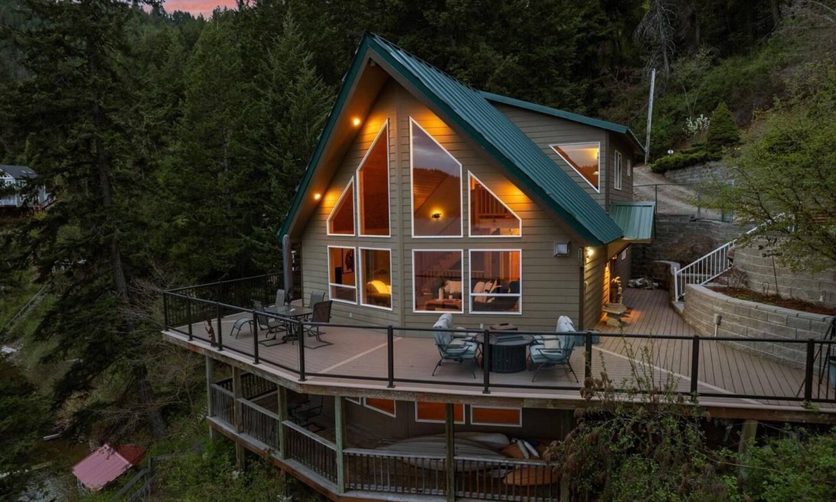 Loon Lake House | Pine Bay Lodge Lake House @Deer Lake