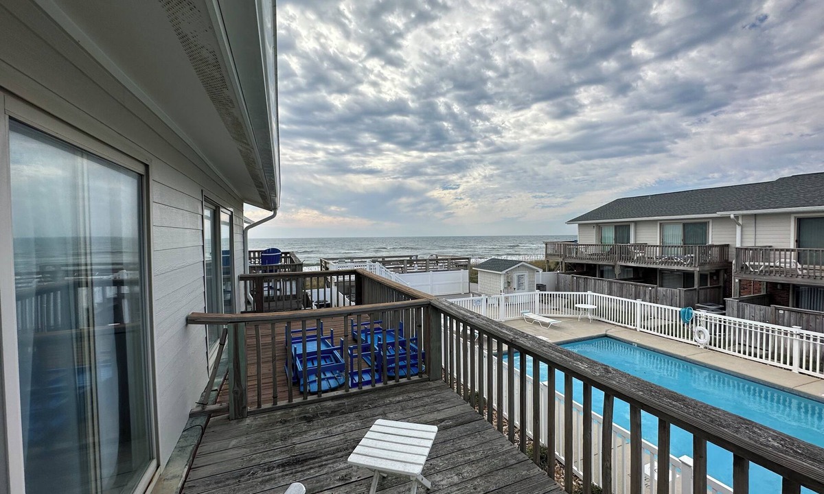 Pine Knoll Shores Condo | Pine Knoll Townes 50-Oceanview condo next to the pool and steps from the beach.