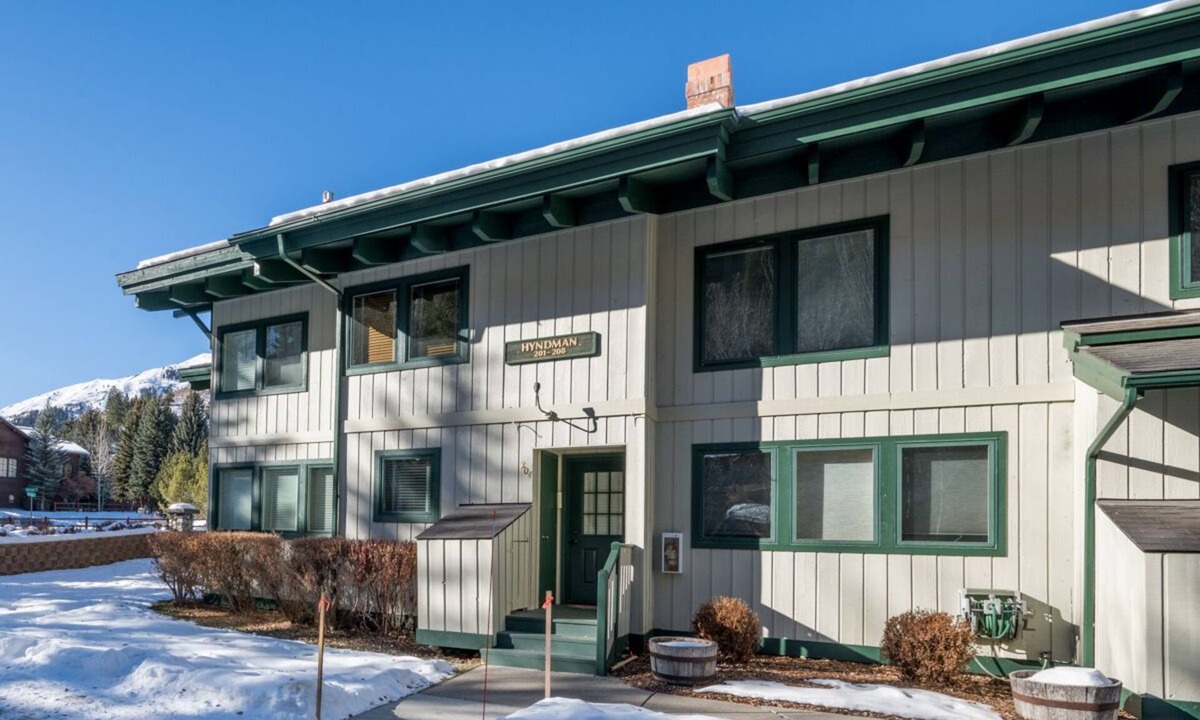 Warm Springs Condo | Pleasant Condo with Hot Tub Access and Beautiful Views
