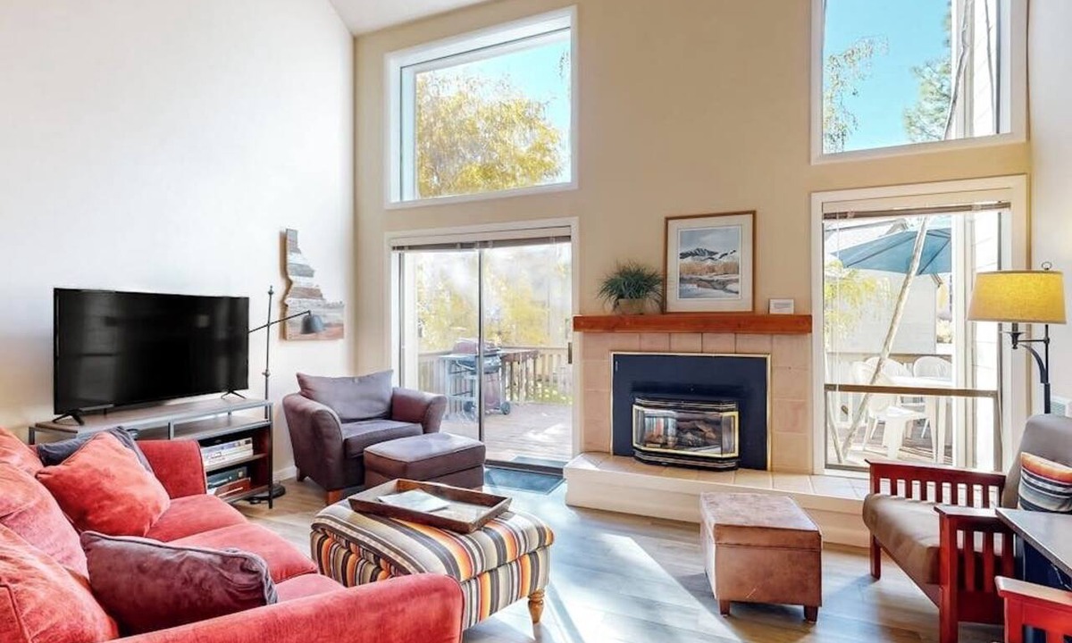 Elkhorn Village Condo | Pleasant condo with private washer/dryer