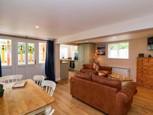 Bishopstone House | Poddington Cottage