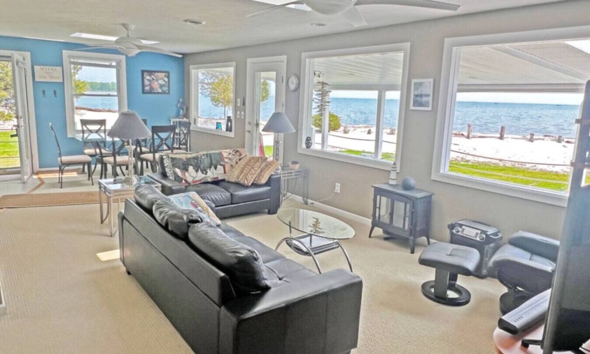 Kelleys Island House | Point of View Cottage w/Beach Access-3bdrms/2bths