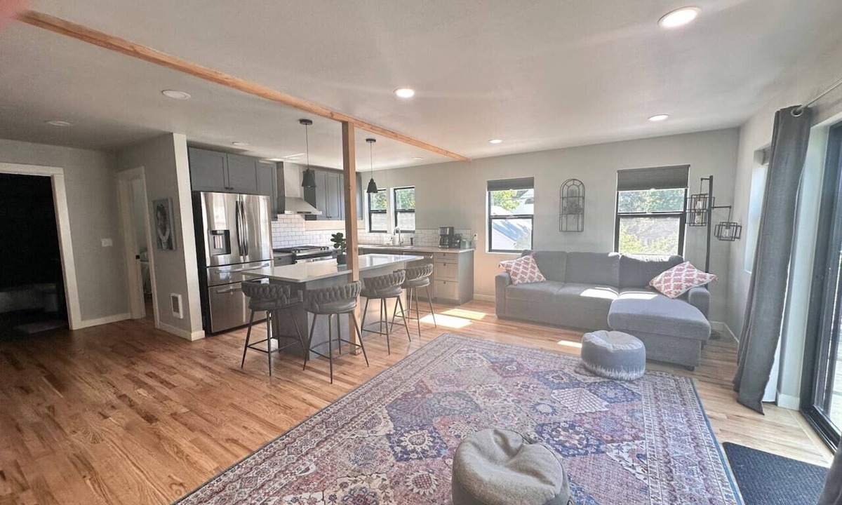 Moscow Apartment | Polk St. Flat