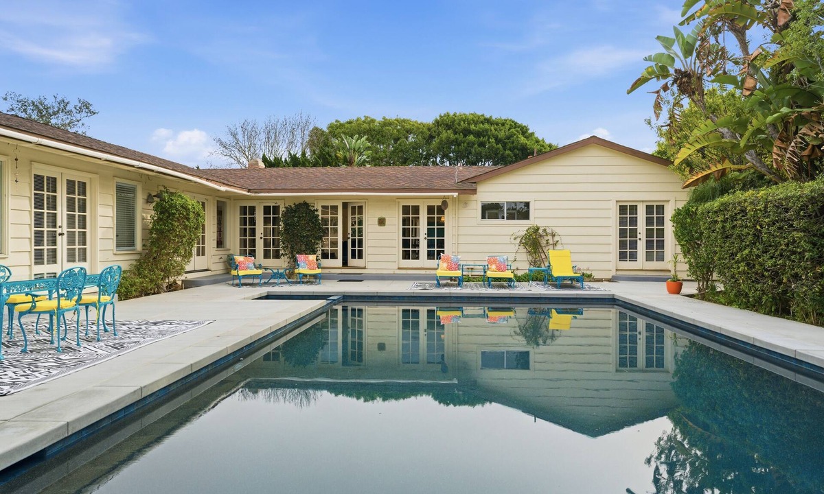 La Jolla Shores House | Pool, Foosball, Pool Table, Basketball Family Friendly, blocks from the beach!