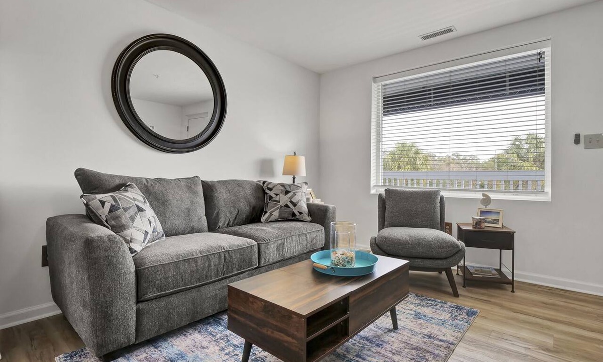 Airlie Condo | Pool, Marinas & Waterfront Dining Nearby @ The Waterway 232