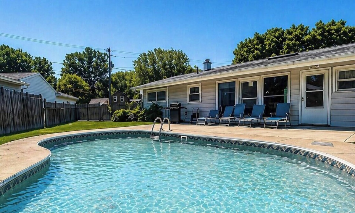 Huron House | POOL OPEN! 15 Minutes to Cedar Point