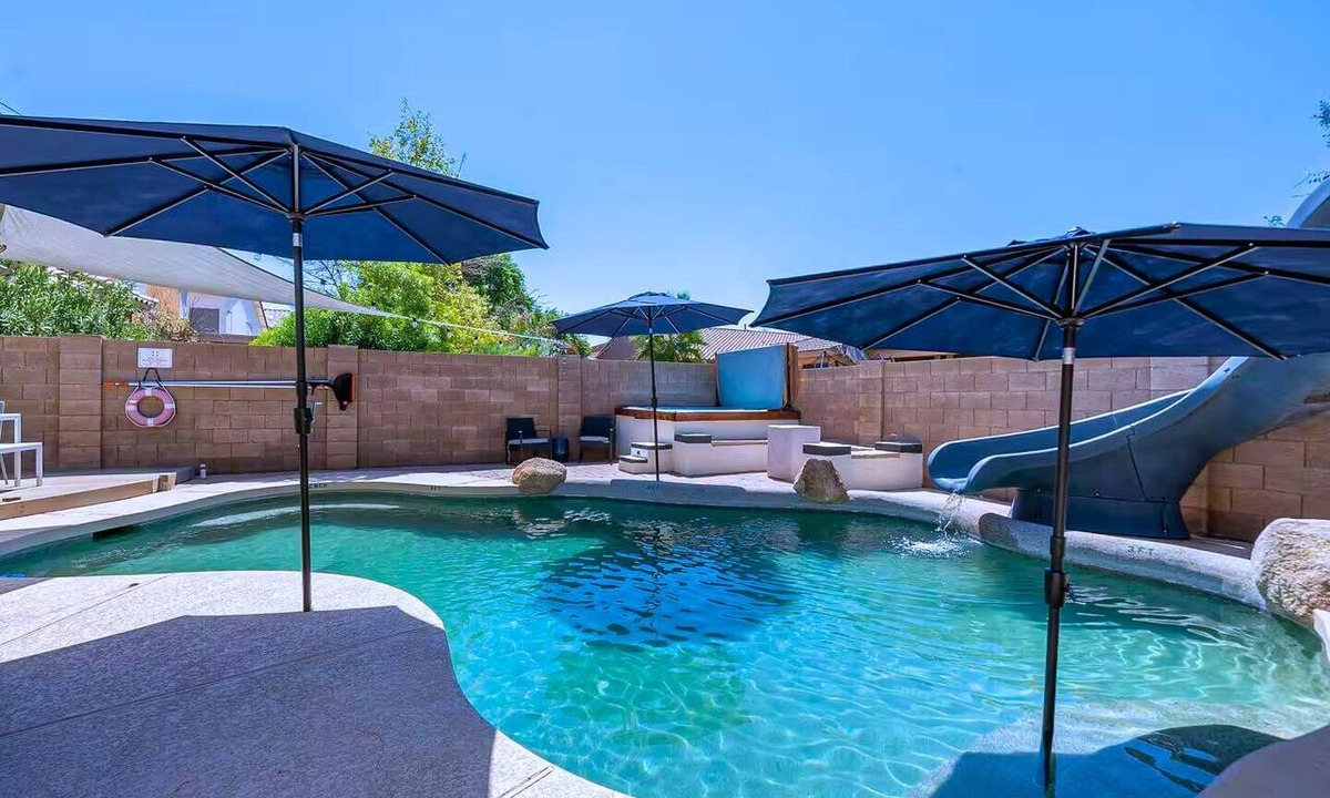 The Islands House | Pool w/Slide~Firepit~HotTub~BBQ~UHad Me at Gilbert