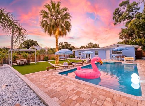 Melbourne House | Poolside Paradise, Heated Pool, Cabana, PingPong, Alfresco, Sleep 12