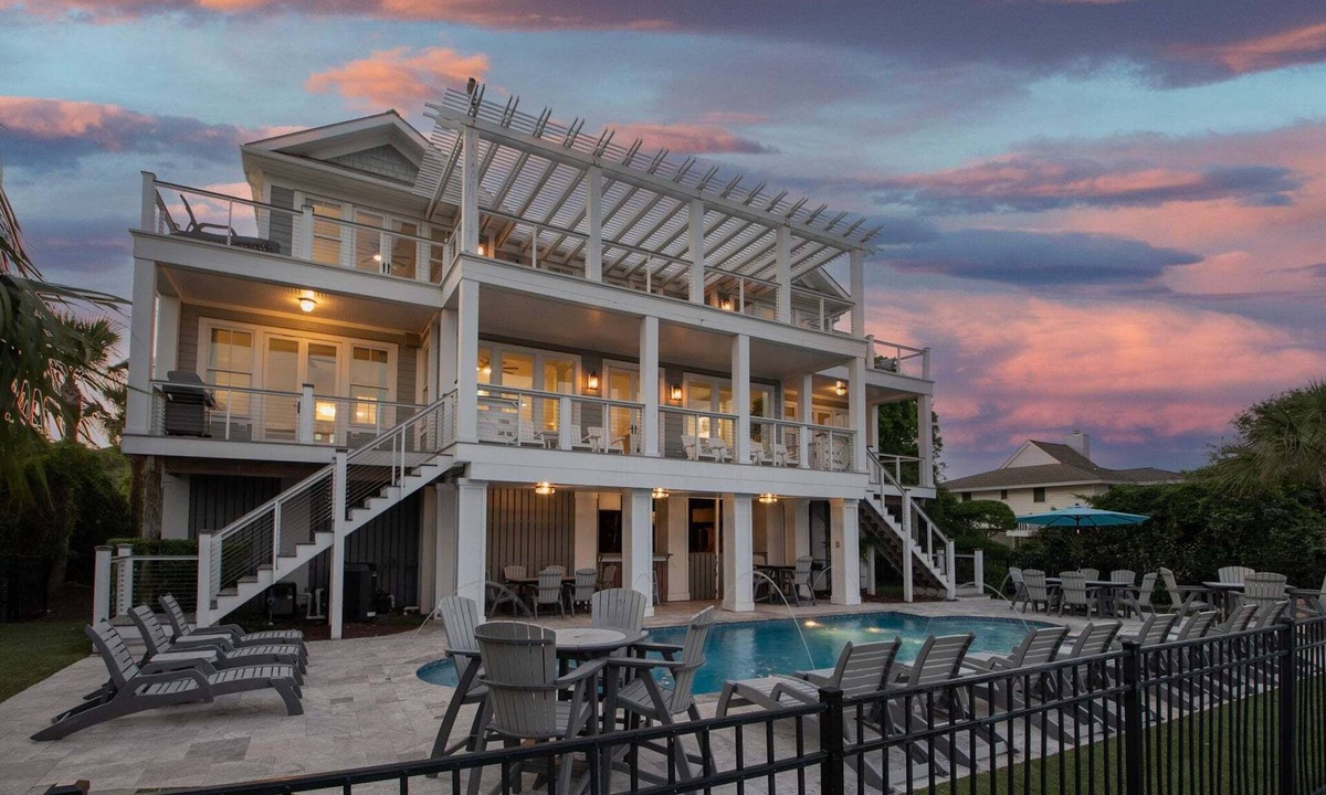 Isle of Palms House | Port of Call on Isle of Palms OCEAN FRONT, Pool, boardwalk, putting green