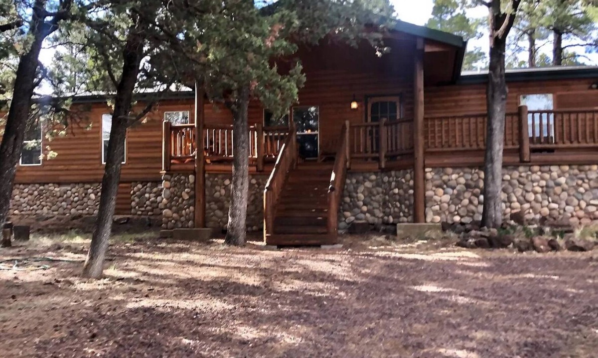 Mountain Pine Estates Cabin | Porter Mountain Cabin w/horse corral near biking hiking horseback riding trails