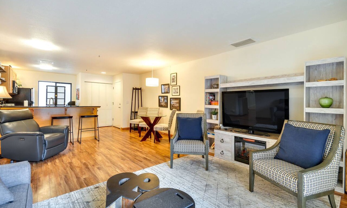 Old Town Chinatown Condo | Portland Condo w/Hot Tub Access, Near Downtown!