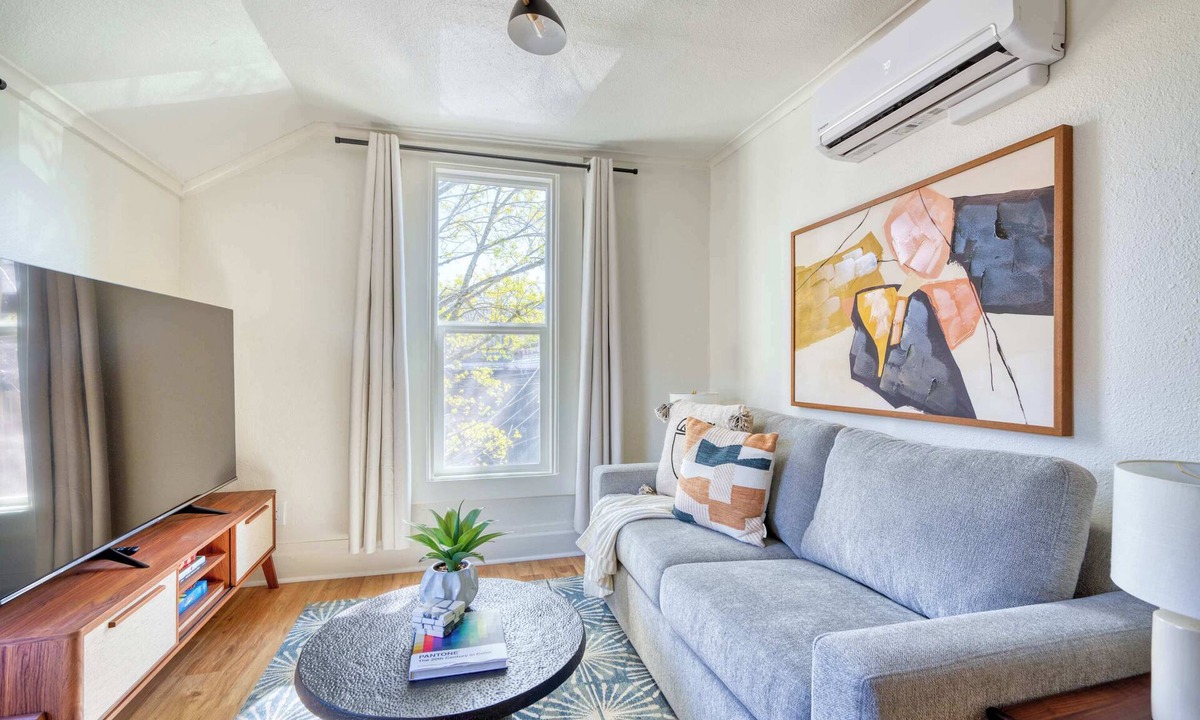 Uptown House | Portland Oasis - Stylish 4br Home in Nob Hill