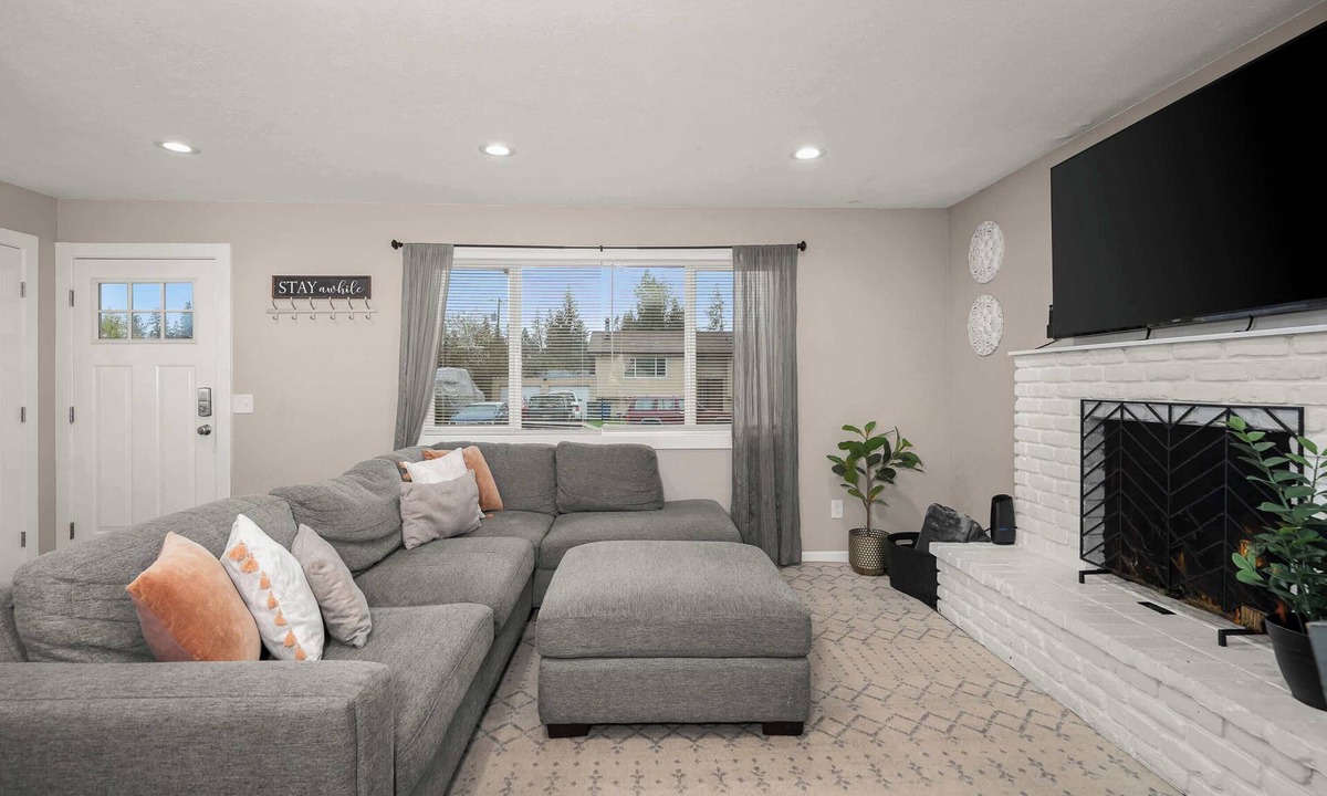 Post Falls House | Post Falls Retreat I Beautiful Family Home