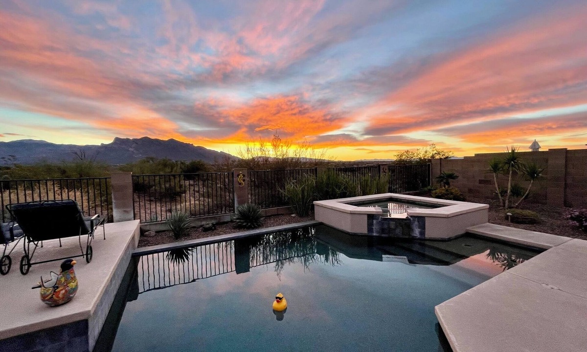 The Bluffs House | Premier Hikers, bikers paradise-Breathtaking view home with pool, spa & more