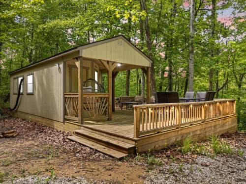 Stanton House | Premium Hilltop Couples Cabin w Hot Tub RRG Views