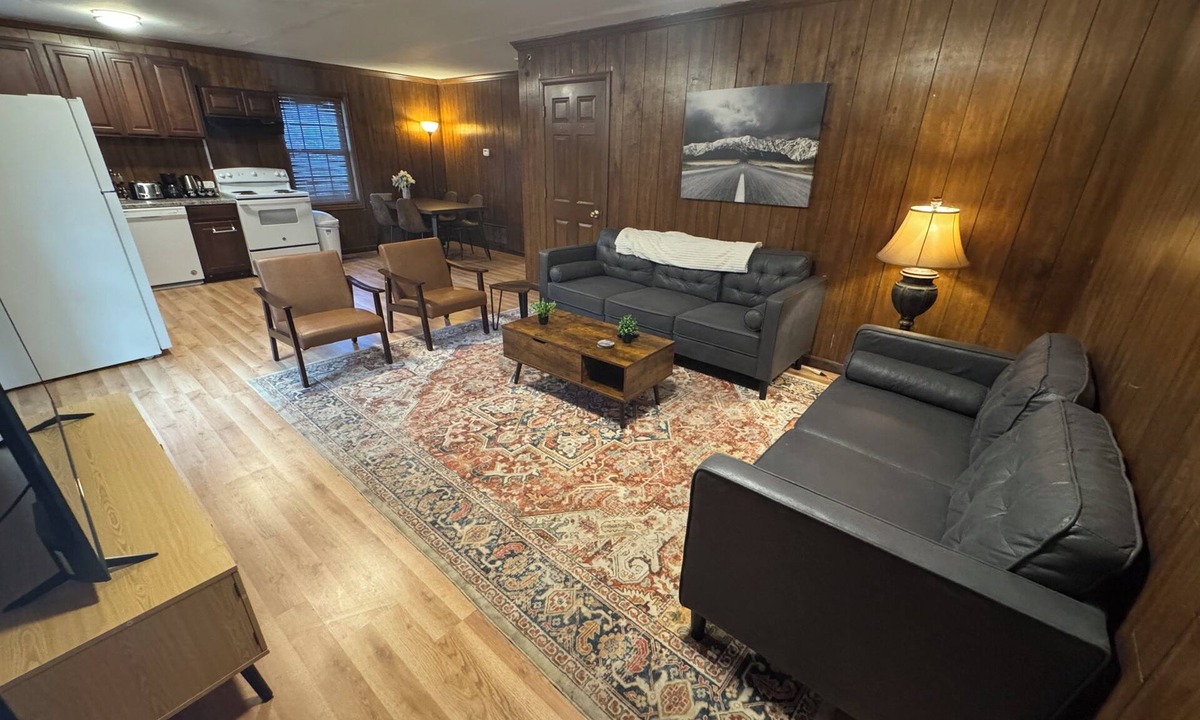 Bedford Apartment | Prime 1BR: Minutes to Toledo, Sylvania & MI