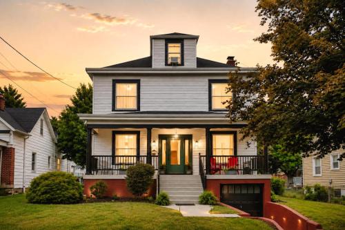 Beechmont House | Prime Derby Location - Firepit - Yard - Family Friendly