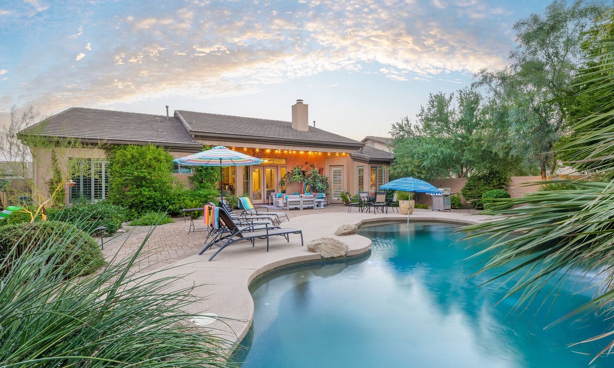 Mountaingate North House | Prime Location, Heated Pool with Baja, Fun Game Room, Fire Pit, BBQ, VR Tour