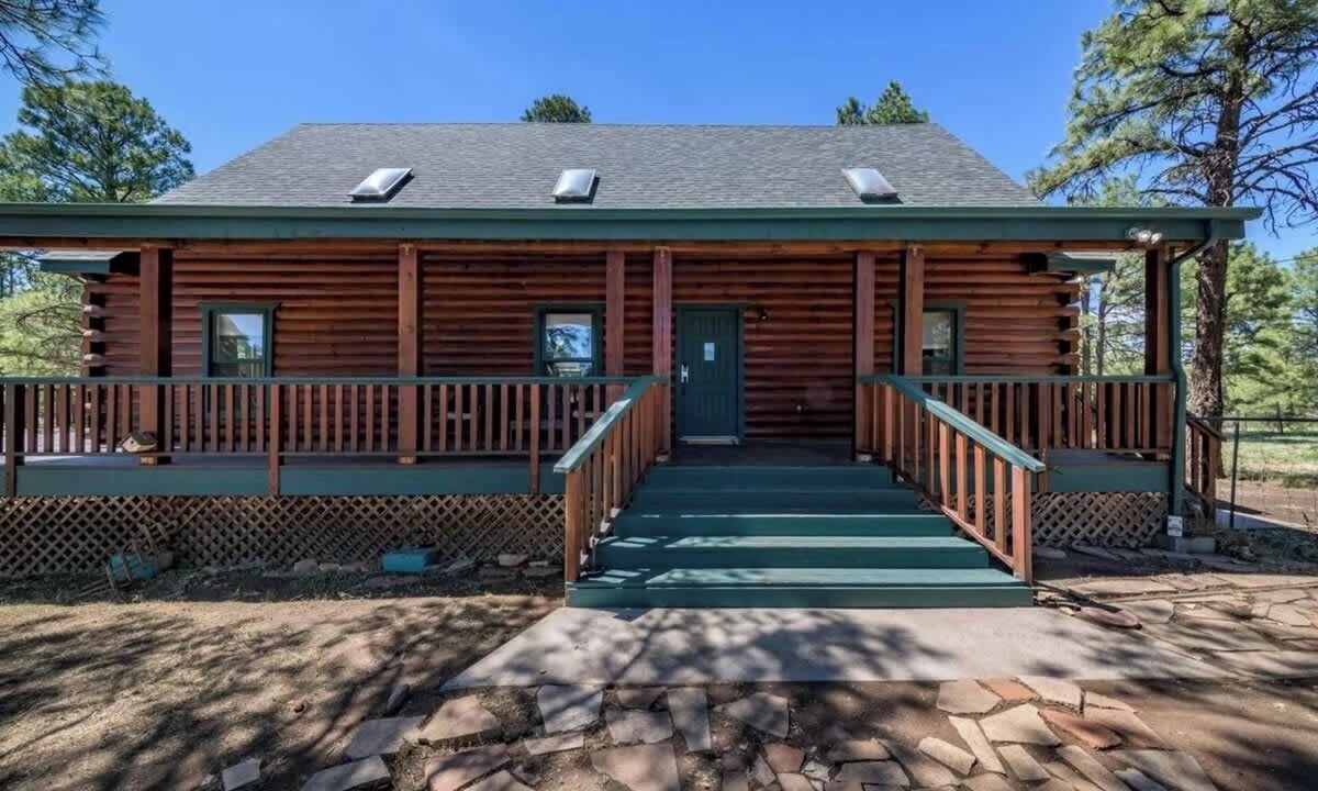 Flagstaff Cabin | Private 5-Acre Cabin with Hot Tub