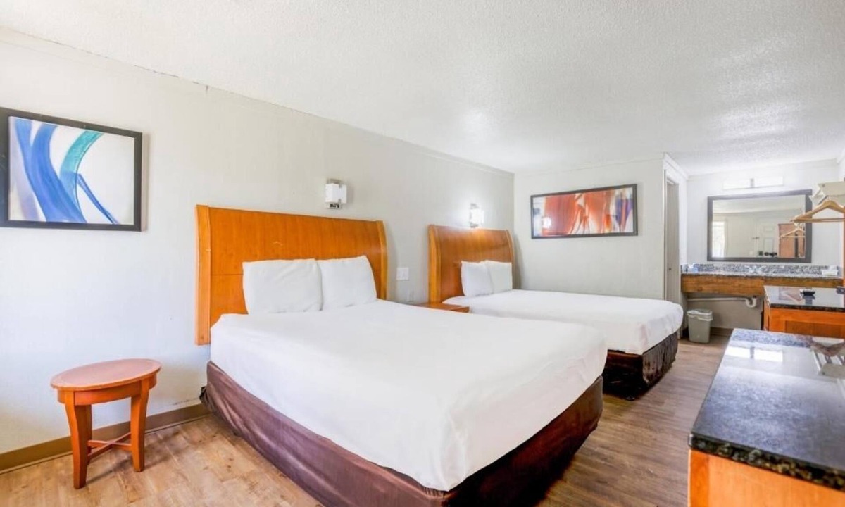 Richmond Hotel | Private Comforts in Hwy40 Richmond, Indiana Await by Restaurants and Parks