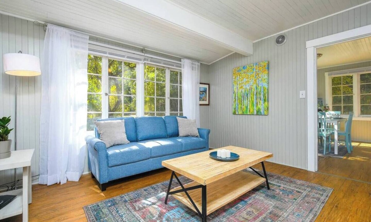 Old Evergreen Highway Cottage | Private cottage among trees - close to everything