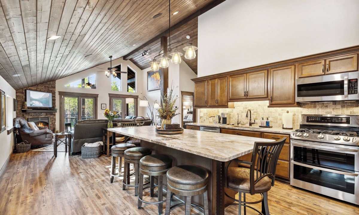 West Glacier House | Private Forest Retreat 2 Miles to Glacier ! Hot Tub, Decks, Firepits