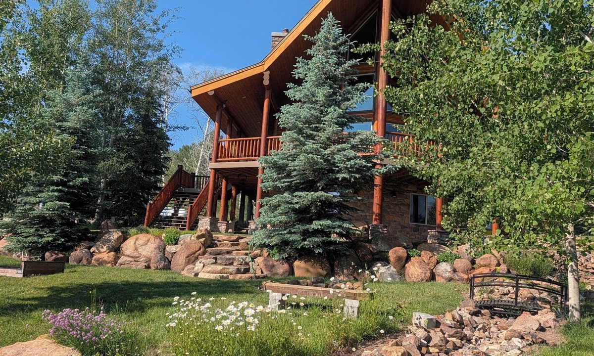 Thatcher Cabin | Private getaway near Bear Lake, ATV hike, cave tours, and kayaking, game room.