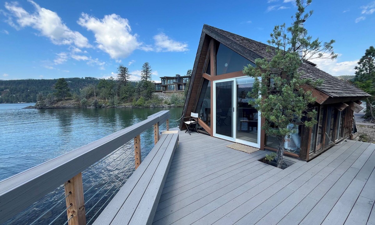 Somers Cabin | Private Island! Flathead Lake Island Chalet