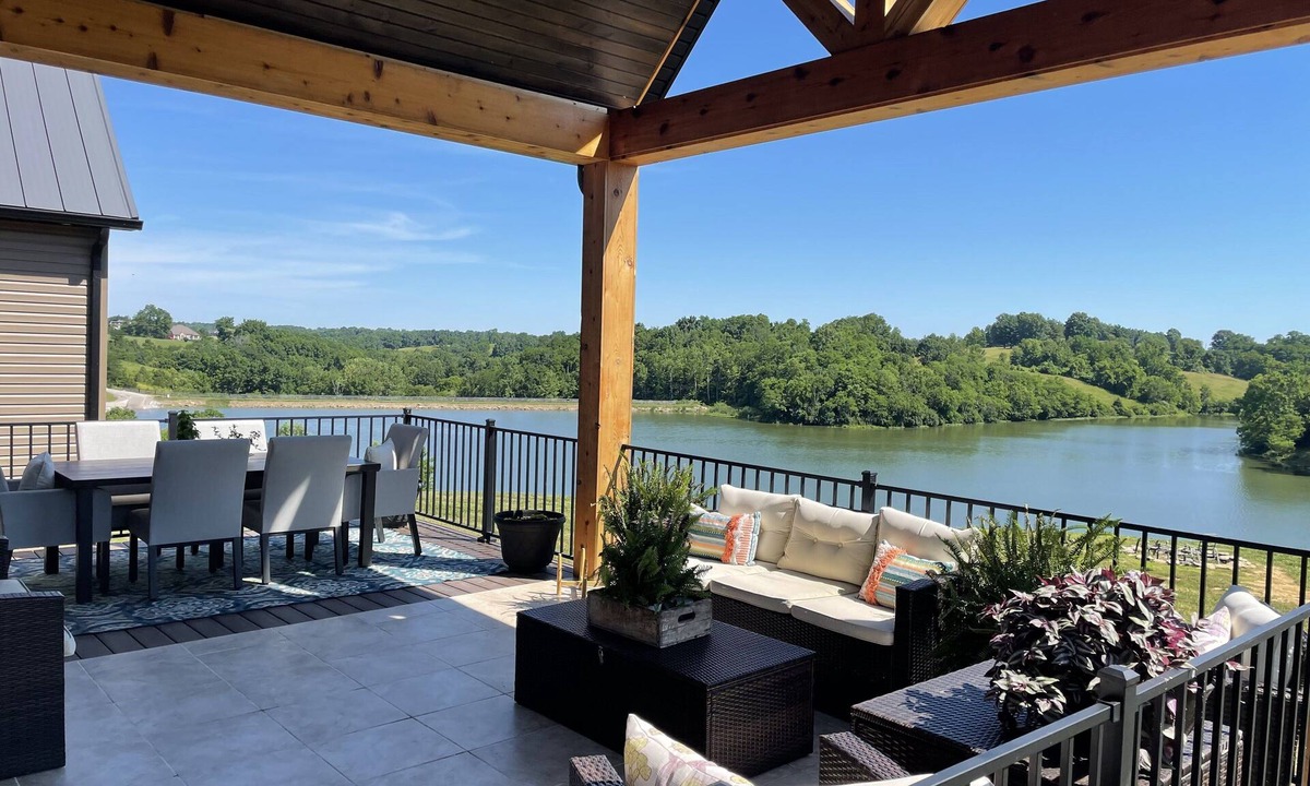 Dry Ridge House | Private Lake Front Getaway with Amazing views mins from ARK