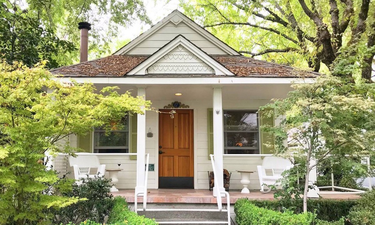 Calistoga Cottage | Private Napa Valley Cottage, Peaceful, Pet Friendly, and Walkable to Downtown