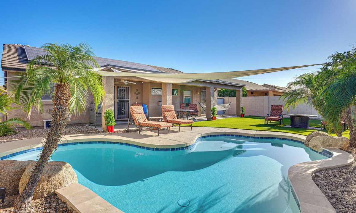Surprise Farms House | Private Outdoor Oasis: Surprise Getaway Near Golf!