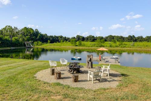 Hillsboro House | Private Ponds & Trails: Hillsboro Nature Retreat!