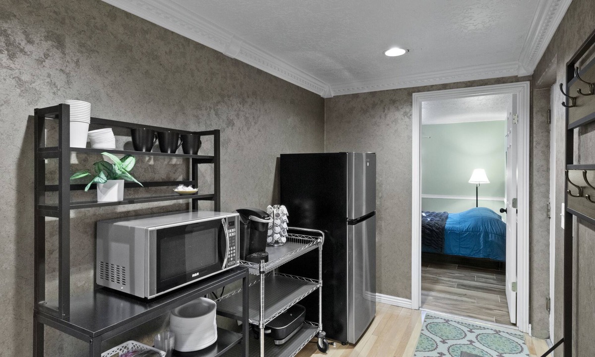 Draper House | Private Quiet Basement Apartment+Gym