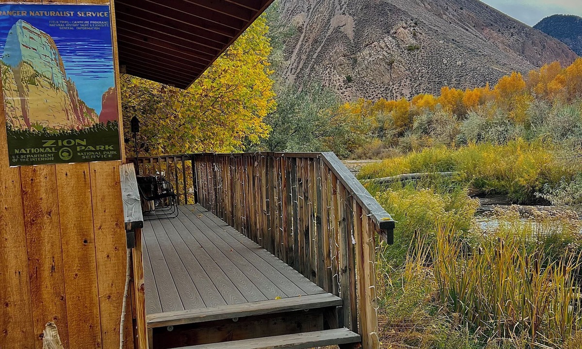 Sevier Cabin | PRIVATE RIVER BRYCE CANYON THEMED CABIN WITH COMPLIMENTARY BREAKFAST & HOT TUBS