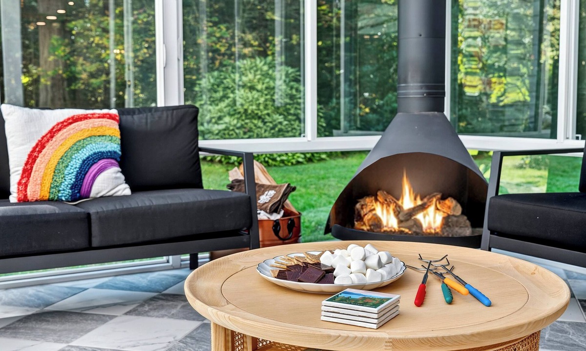 Sandy House | Private Riverfront Sunroom Hot Tub Sleeps 8