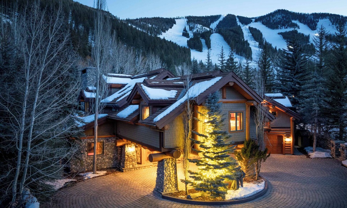 Warm Springs House | Private Sun Valley Lodge | Walk to Lift + Hot Tub